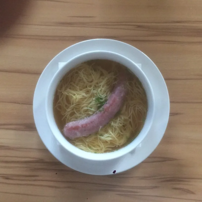 Nudelsuppe mit Würstel
