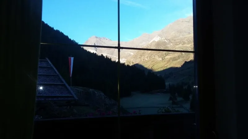 Blick aus dem Fenster der Ferienwohnung 2 auf die Berge